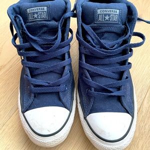 Converse Chuck Taylor All Stars, medium top Brand New Never Worn. size 10.